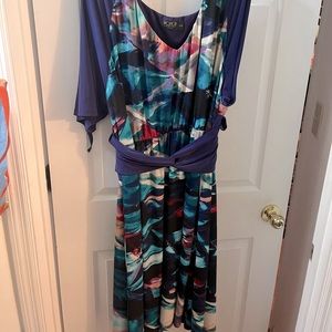 Multicolored below the knee stretchy dress with 3/4 sleeves. Never worn
